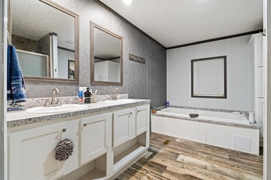 Beautiful 2022 model Fleetwood Inspiration 4 bedroom 2 bath - photo 23