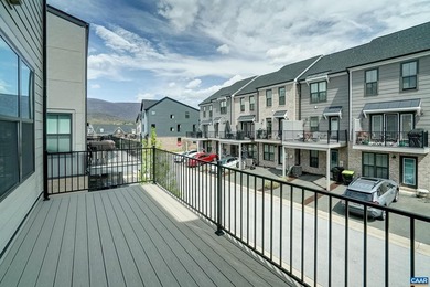 Open house Saturday, July 11 from 10:00 AM to Noon. The END UNIT - photo 31