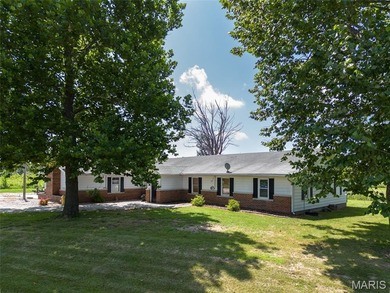 (pending lake) Home Sale Pending in Carlinville Illinois