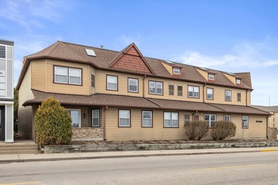 Pewaukee Lake Condo For Sale in Pewaukee Wisconsin