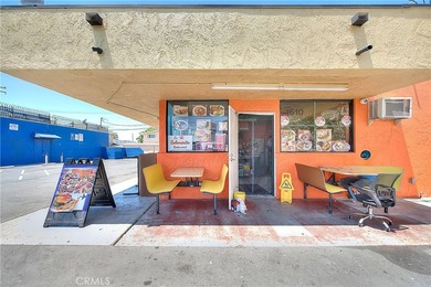 Motivated seller!!! Standalone commercial building offering a - photo 2