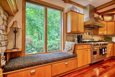 Expansive and beautifully refined 3,857 sq. ft. ranch in Maple - photo 15