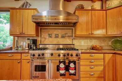 Expansive and beautifully refined 3,857 sq. ft. ranch in Maple - photo 16