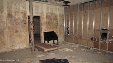 41K+ sq ft versatile office/warehouse, I-1 zoning, paved parking - photo 18