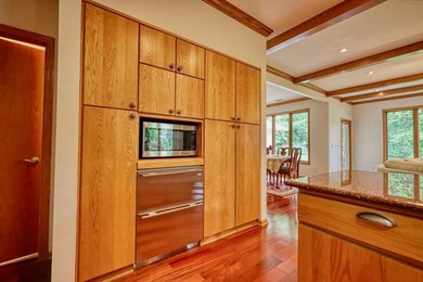Expansive and beautifully refined 3,857 sq. ft. ranch in Maple - photo 19