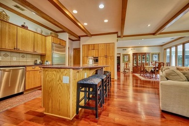 Expansive and beautifully refined 3,857 sq. ft. ranch in Maple - photo 21