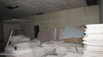 41K+ sq ft versatile office/warehouse, I-1 zoning, paved parking - photo 23