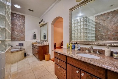 Expansive and beautifully refined 3,857 sq. ft. ranch in Maple - photo 29