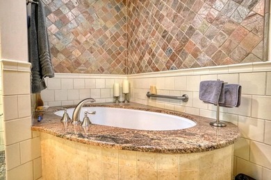 Expansive and beautifully refined 3,857 sq. ft. ranch in Maple - photo 31