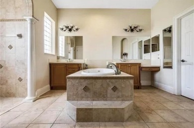 Expansive Luxury Home 5/4 with golf course views and inground - photo 38
