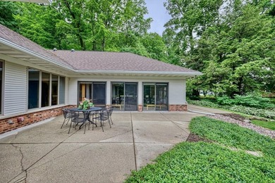 Expansive and beautifully refined 3,857 sq. ft. ranch in Maple - photo 41