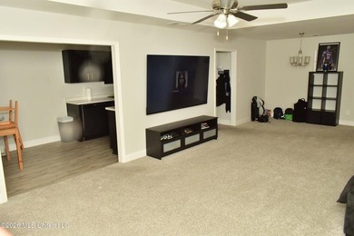 This beautiful 3 Bedroom, 2 Bath home offers the perfect blend - photo 3