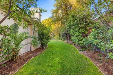 Extraordinary golf course estate positioned on a private street - photo 18