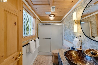 Between Lake & Ocean Oregon coast waterfront retreat with room - photo 22