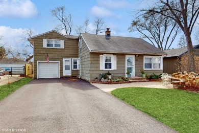 Lake Home Sale Pending in Grayslake, Illinois