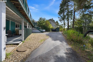 Between Lake & Ocean Oregon coast waterfront retreat with room - photo 43