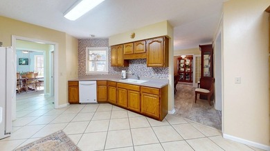 Recently updated with a brand new roof, fresh paint, perfectly - photo 11