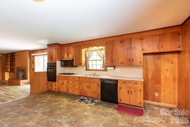 Welcome to this classic 1960s ranch-style home, perfectly - photo 14