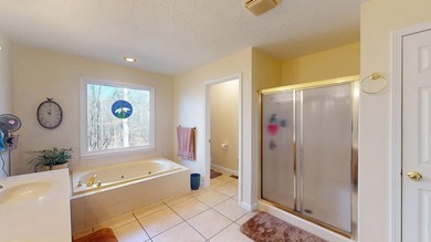 Recently updated with a brand new roof, fresh paint, perfectly - photo 20