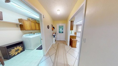 Recently updated with a brand new roof, fresh paint, perfectly - photo 22