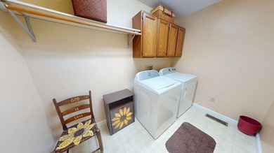 Recently updated with a brand new roof, fresh paint, perfectly - photo 23