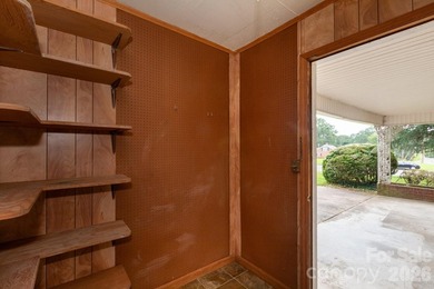 Welcome to this classic 1960s ranch-style home, perfectly - photo 31