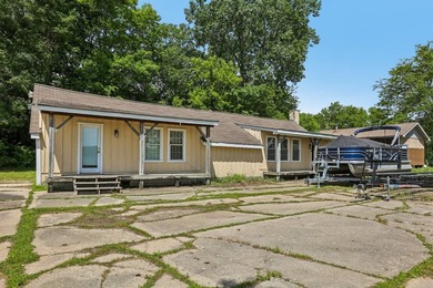 ***Three Buildings, Over an Acre, & 400+ Feet of Waterfront - photo 31