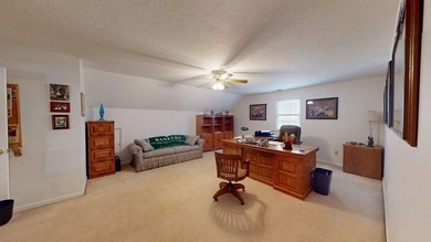 Recently updated with a brand new roof, fresh paint, perfectly - photo 31