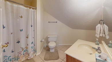 Recently updated with a brand new roof, fresh paint, perfectly - photo 32