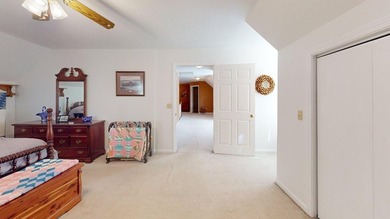 Recently updated with a brand new roof, fresh paint, perfectly - photo 34