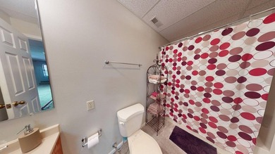 Recently updated with a brand new roof, fresh paint, perfectly - photo 38