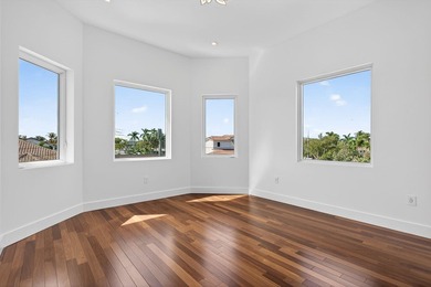 Your Waterfront Sanctuary Awaits. Discover this stunning, newly - photo 42