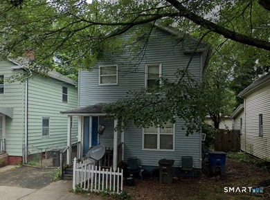 Don't miss out on this Colonial style home with 3 bedrooms and 1 - photo 1