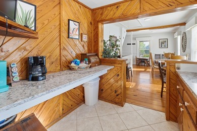 Log cabin at the lake? Yes, please! This charming gem is walking - photo 13