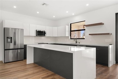 Welcome to this modern 3 bed, 2 bath home,2 car garage with - photo 16