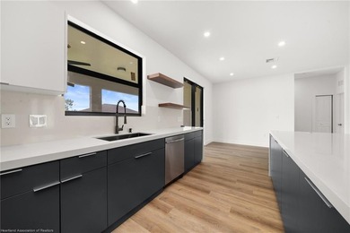 Welcome to this modern 3 bed, 2 bath home,2 car garage with - photo 19