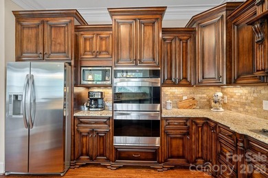 Discover the space, flexibility, and golf-course community - photo 21