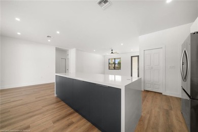 Welcome to this modern 3 bed, 2 bath home,2 car garage with - photo 21