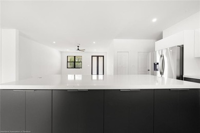 Welcome to this modern 3 bed, 2 bath home,2 car garage with - photo 22