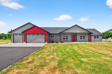 (private lake, pond, creek) Home For Sale in Cathlamet Washington