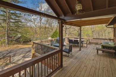 Log cabin at the lake? Yes, please! This charming gem is walking - photo 36