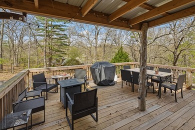 Log cabin at the lake? Yes, please! This charming gem is walking - photo 37