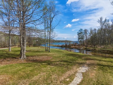 Log cabin at the lake? Yes, please! This charming gem is walking - photo 42