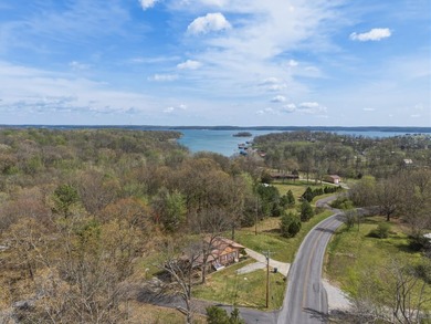 Log cabin at the lake? Yes, please! This charming gem is walking - photo 43