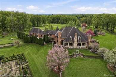 Welcome to the *Castle in the Gardens*. Set on 10 secluded acres - photo 2