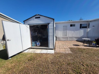 Welcome to easy, carefree living in this beautifully maintained - photo 4