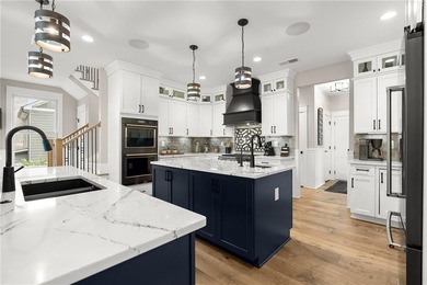 Immaculate custom-built masterpiece, with primary suite on main - photo 11