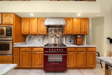 Experience elevated Florida living in this sprawling golf course - photo 12