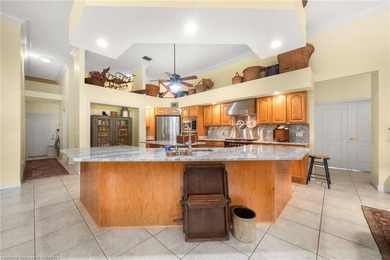 Experience elevated Florida living in this sprawling golf course - photo 13