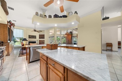 Experience elevated Florida living in this sprawling golf course - photo 15